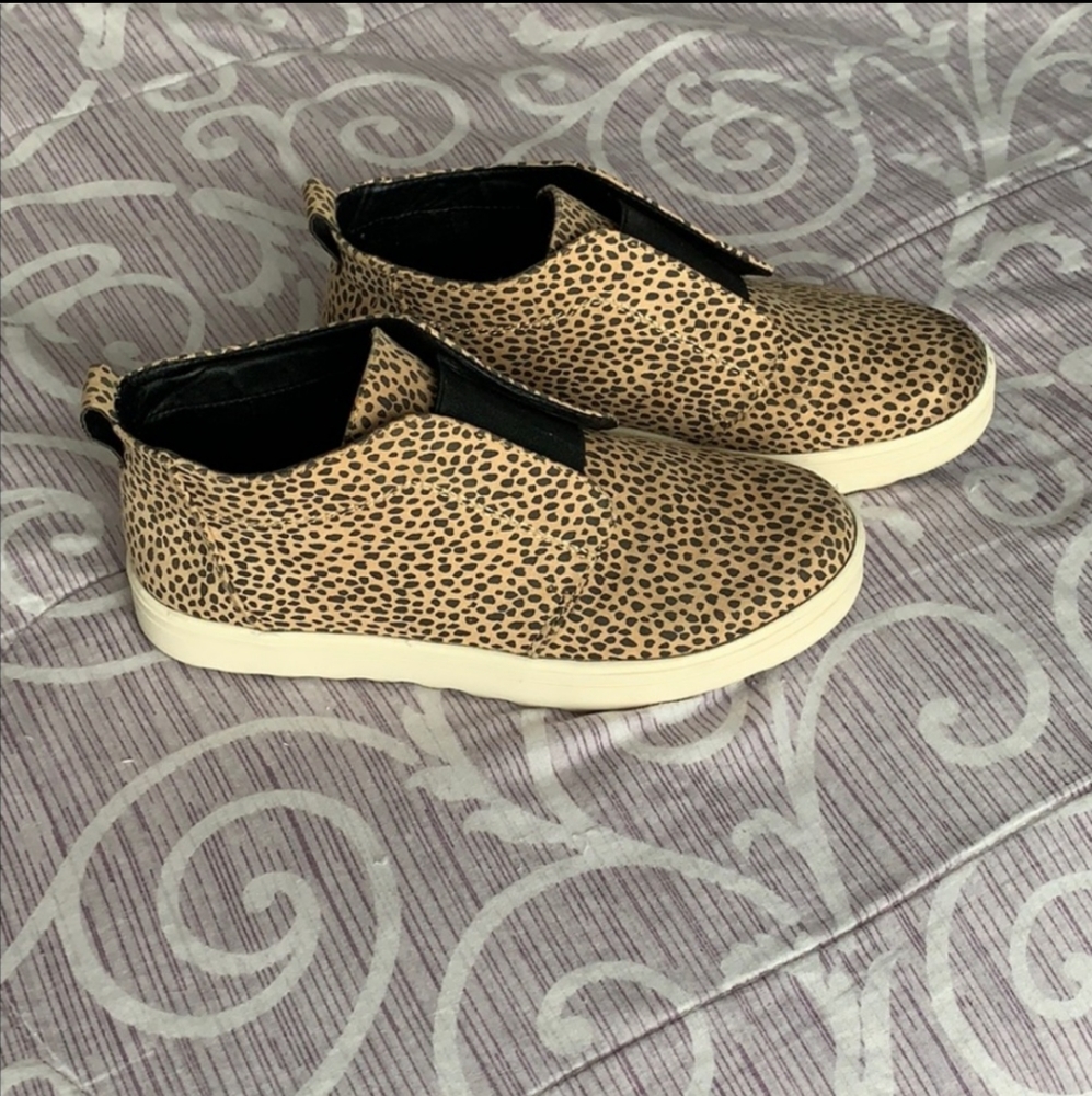 Universal Thread Cheetah print shoes